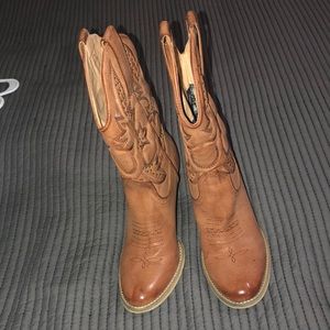 Very Volatile cowboy boots size 8.5